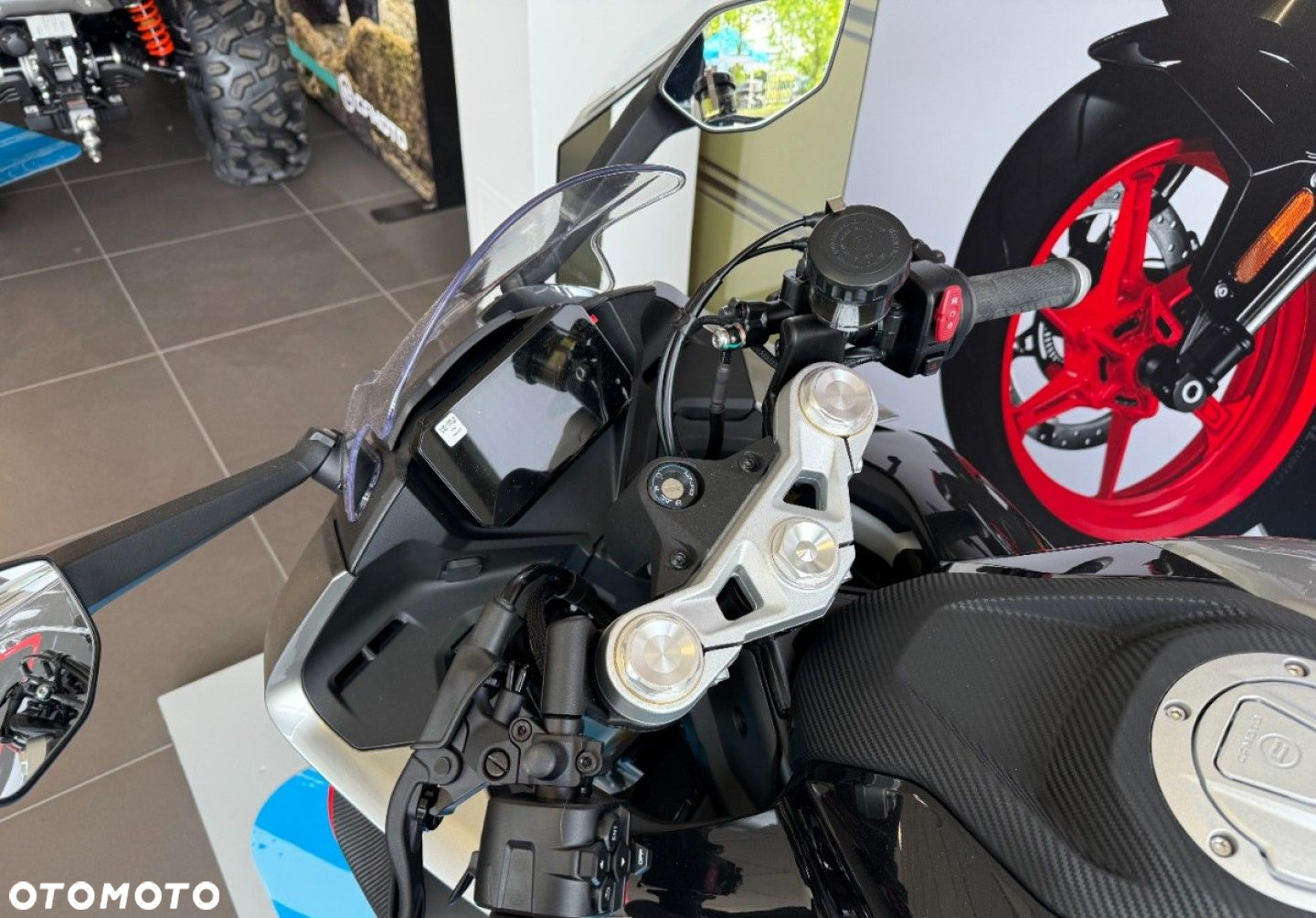 CFMoto SR - 9