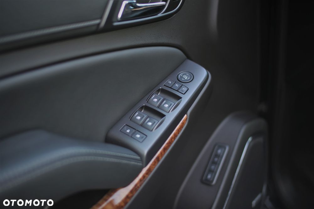 Chevrolet Suburban - 20