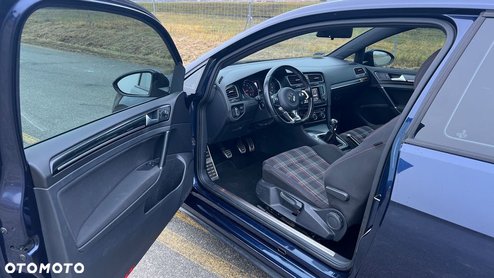 Volkswagen Golf GTI (BlueMotion Technology) - 16