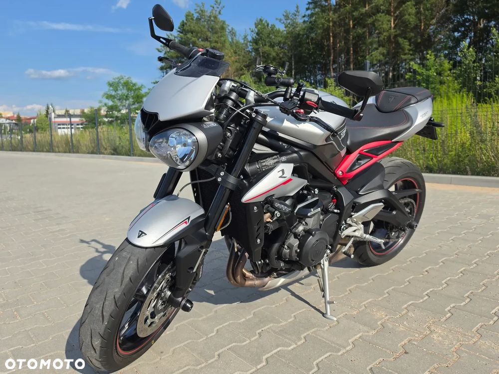 Triumph Street Triple - 1
