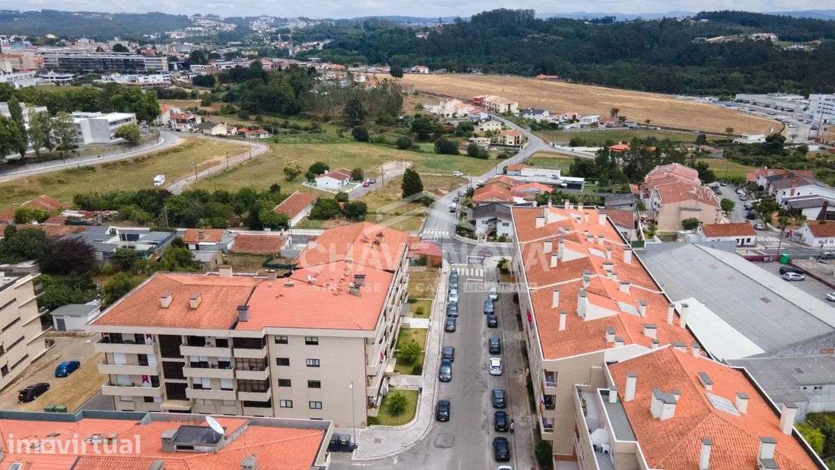 FN - Apartamento T3 | S.M. Feira | c/ Terraço, e Garagem Fechada - Grande imagem: 2/31