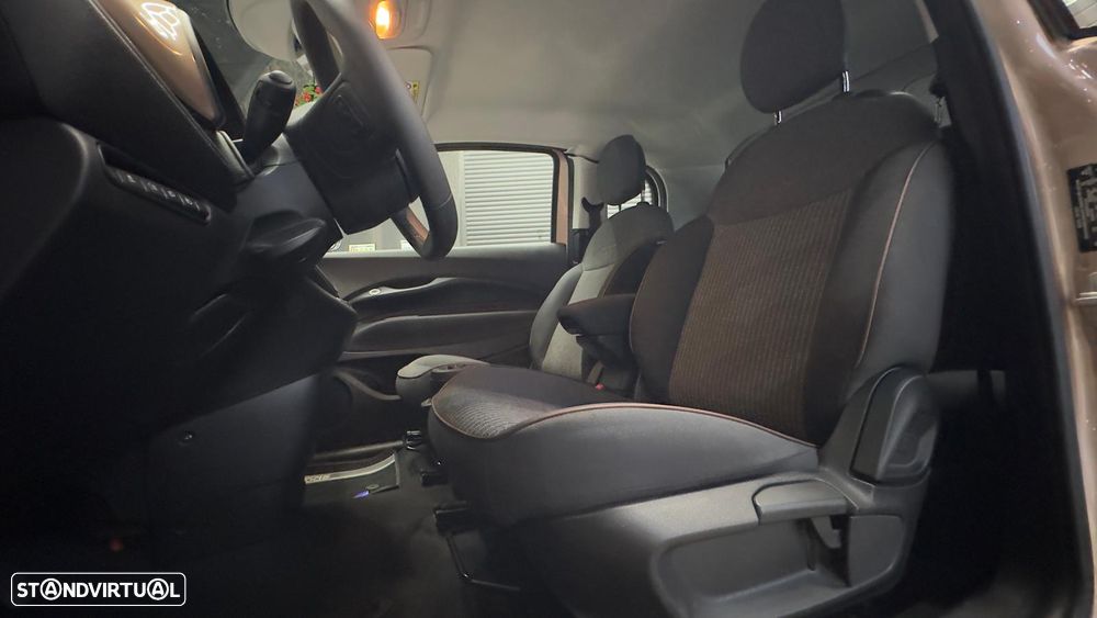 Fiat 500e 3 + 1 23,8kWh Icon - 35