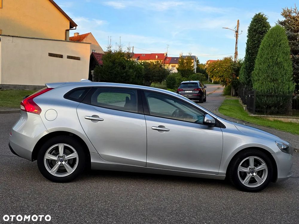 Volvo V40 D2 Momentum - 4