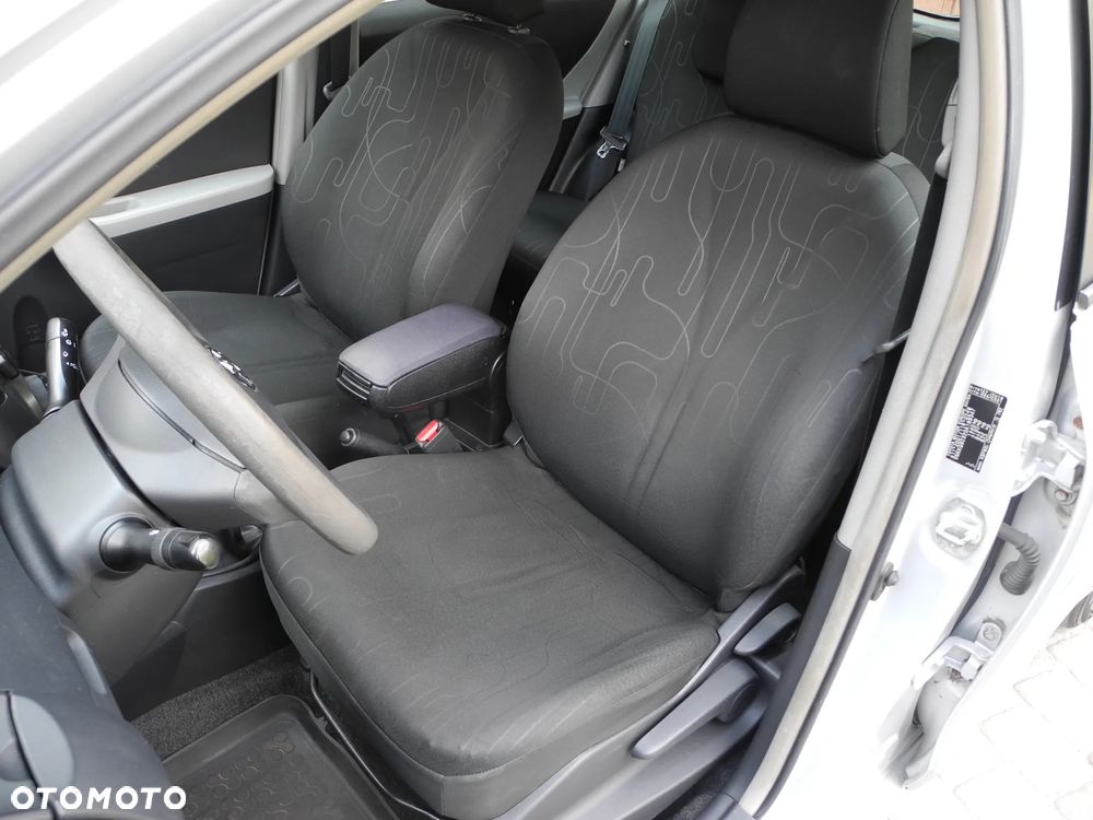 Toyota Yaris - 10
