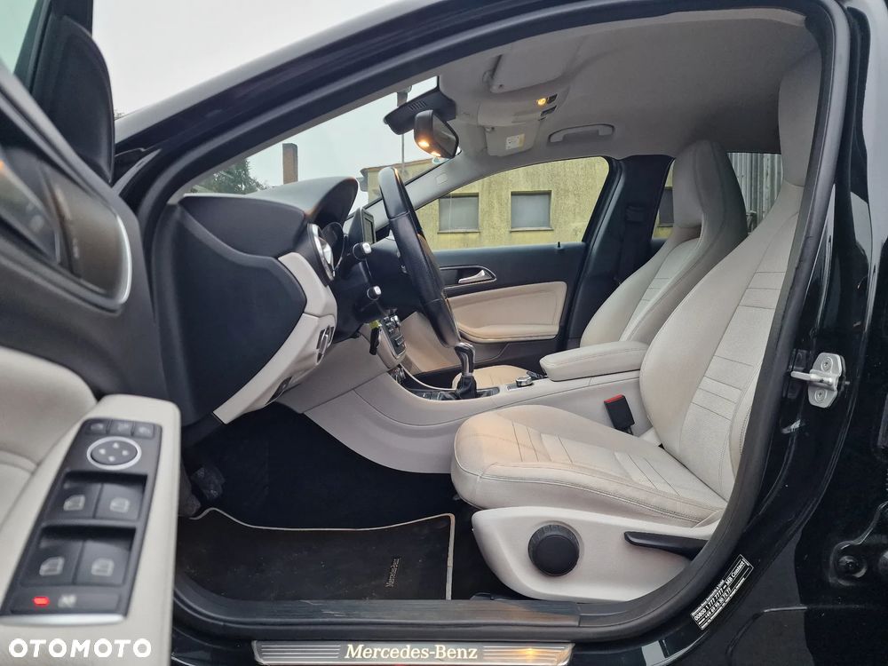 Mercedes-Benz GLA 200 UrbanStyle Edition - 18