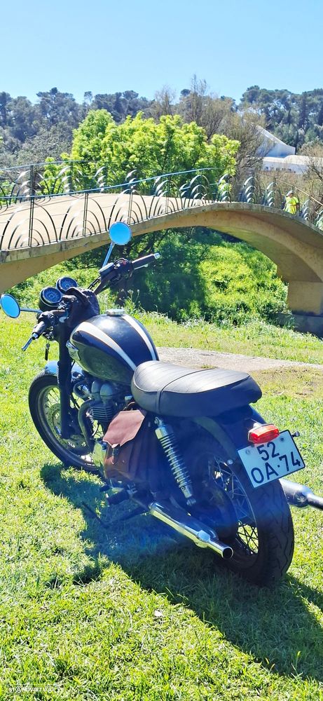 Triumph Bonneville T100 - 2
