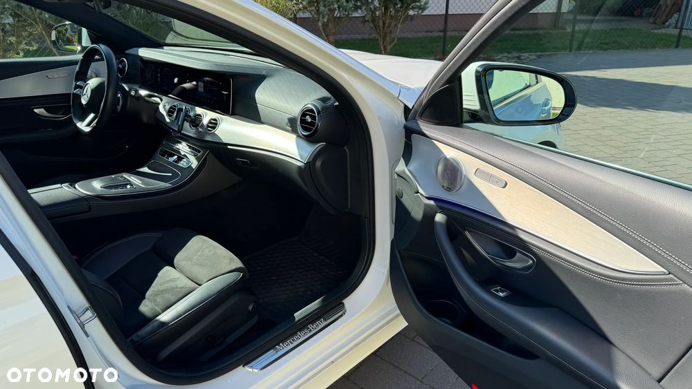 Mercedes-Benz Klasa E 220 d 4-Matic 9G-TRONIC - 13