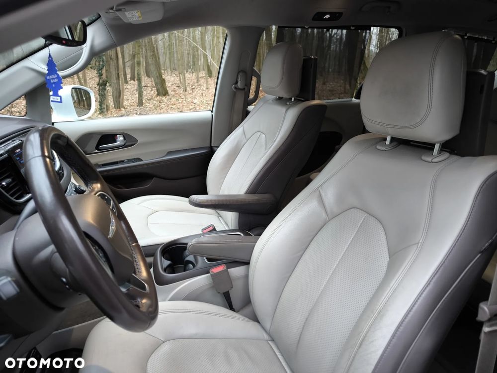 Chrysler Pacifica - 17