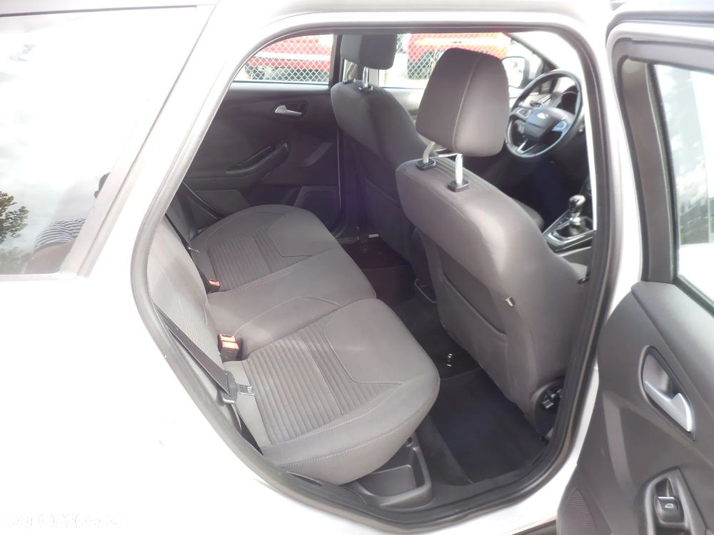 Ford Focus - 10