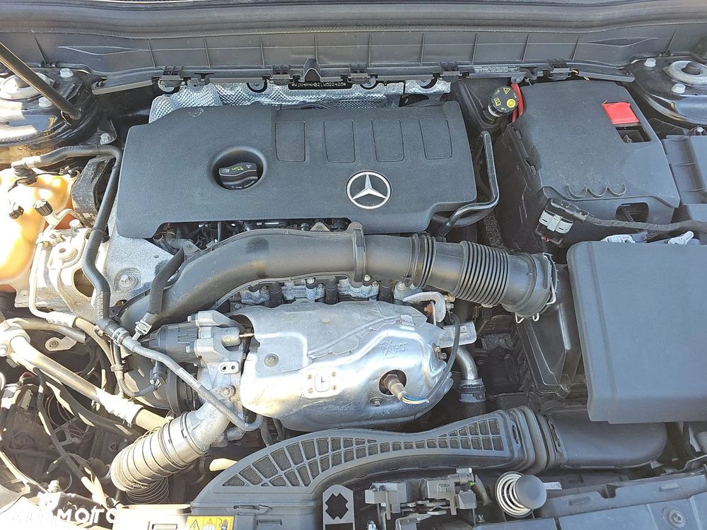 Mercedes-Benz GLB 250 4-Matic Progressive 8G-DCT - 17