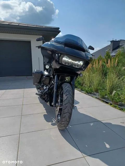 Harley-Davidson Touring Road Glide - 2