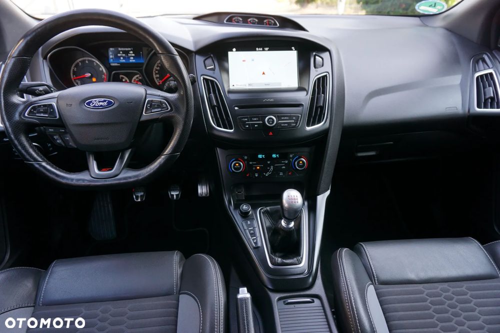 Ford Focus Turnier 2.0 EcoBoost ST mit Leder-Sport-Paket - 18