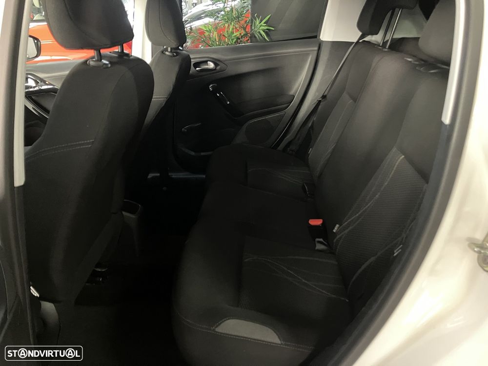 Peugeot 208 1.4 HDi Access - 9