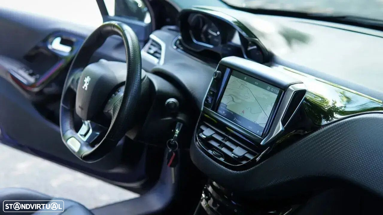 Peugeot 208 1.2 PureTech GT Line - 50