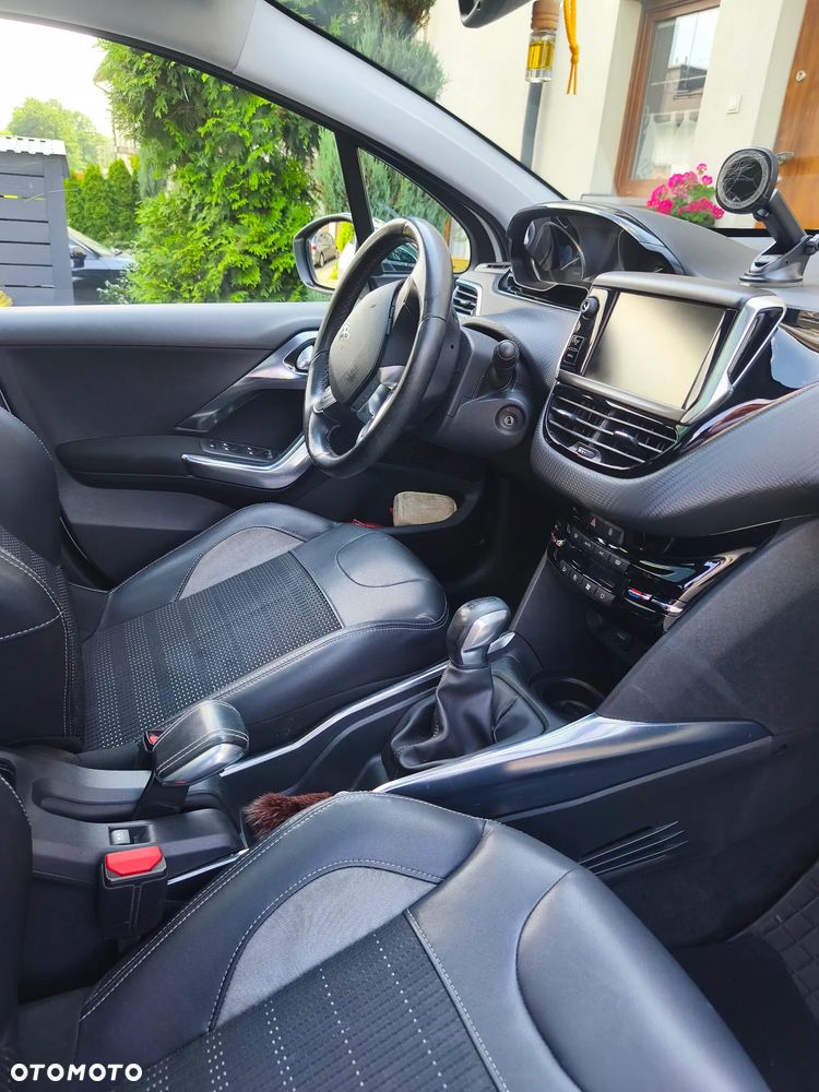 Peugeot 2008 1.2 VTi Allure - 4