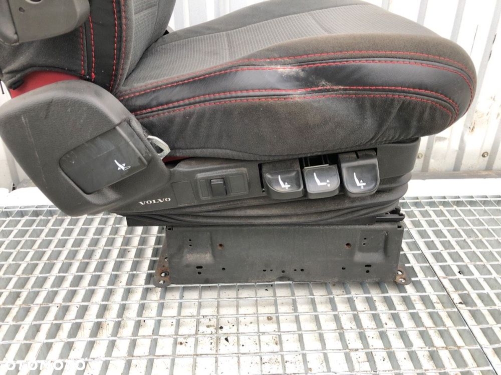 FOTEL PRAWY PRZÓD  VOLVO FH II 2012 - 2022 500 368 kW [500 KM] 10x4/6 2017 - 7