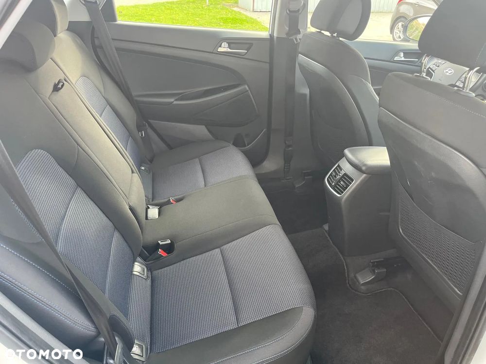 Hyundai Tucson 1.7 CRDI BlueDrive TourdePologne 2WD - 16