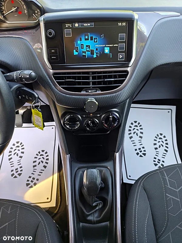 Peugeot 2008 1.2 Pure Tech Style - 12