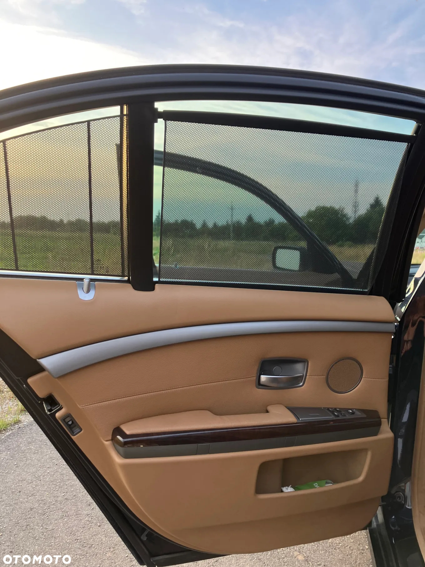 BMW Seria 7 750i - 8