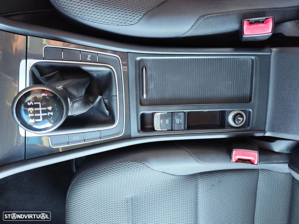 VW Golf Variant 1.6 TDi Confortline - 47