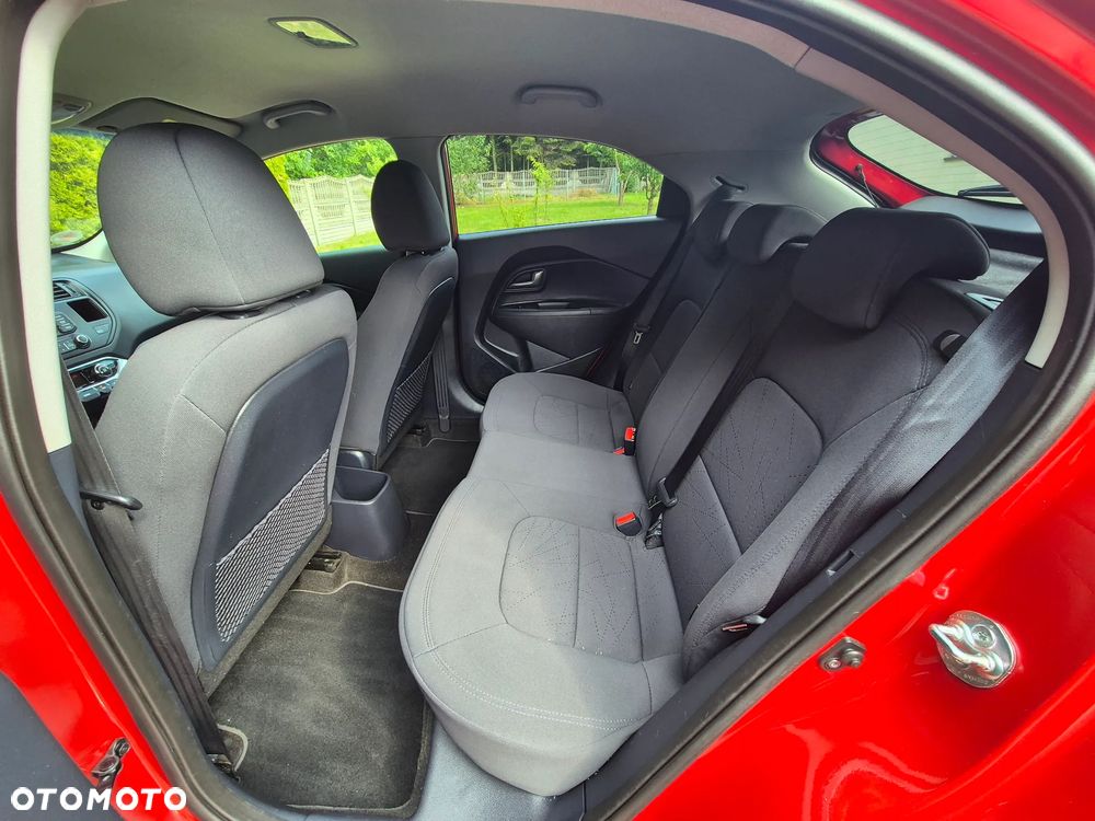 Kia Rio 1.2 Dream Team Edition - 35