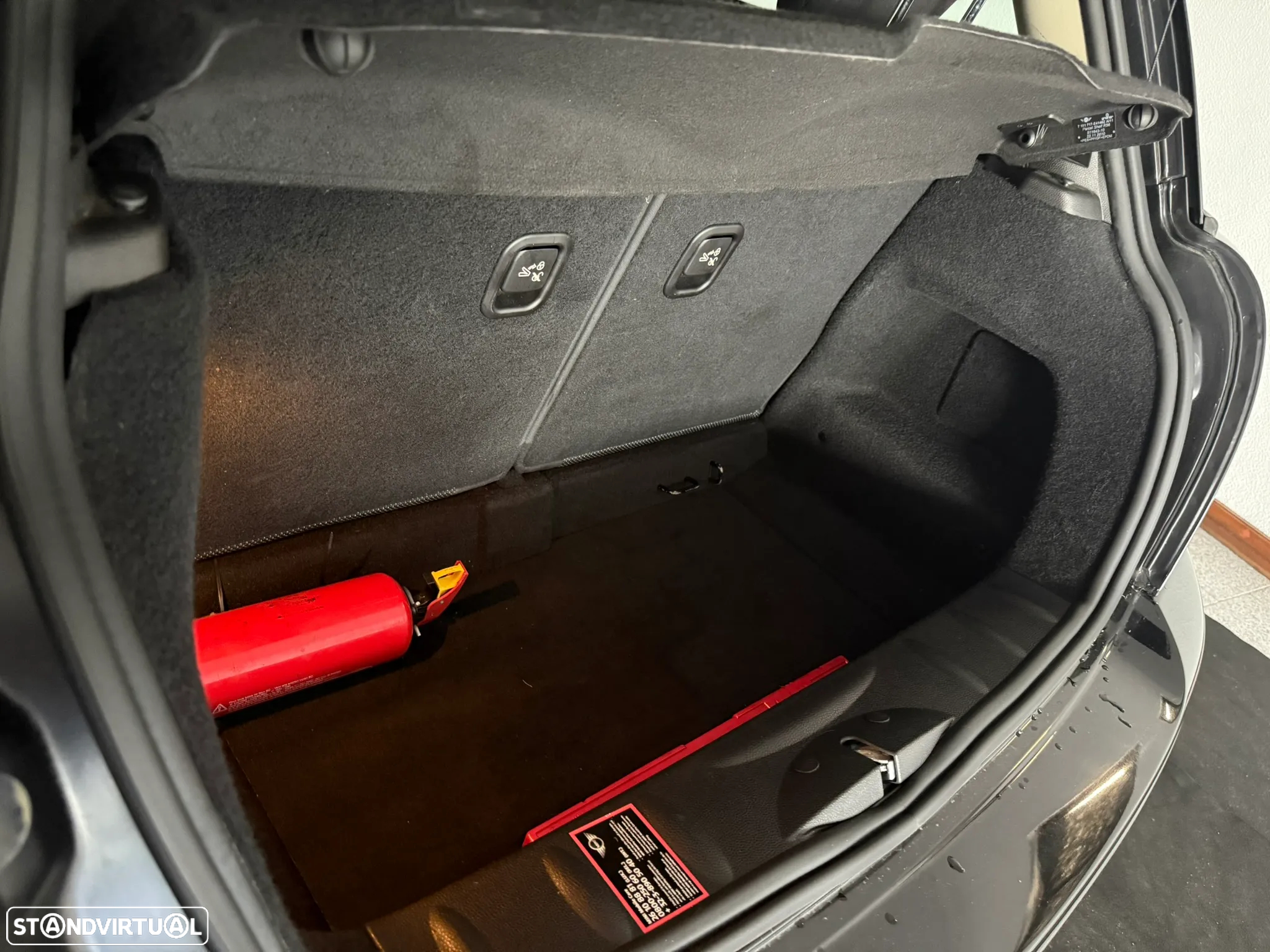 MINI 3 Portas One D - 13