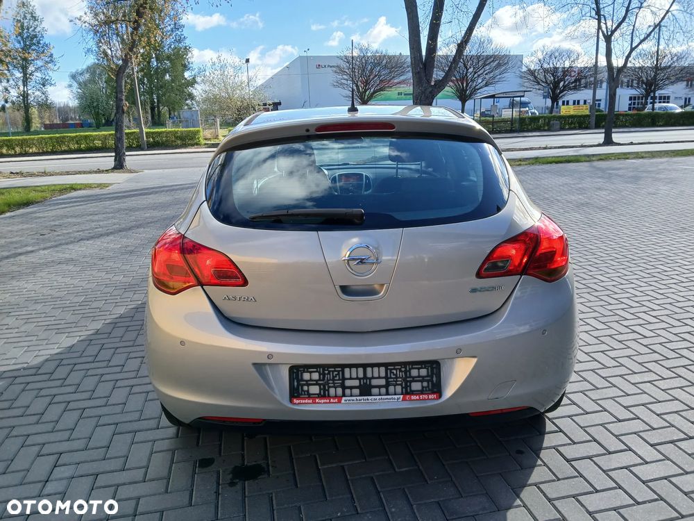 Opel Astra 1.4 ecoFLEX - 9
