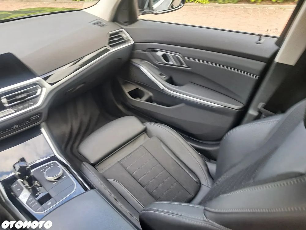 BMW Seria 3 320d Sport Line Shadow - 22