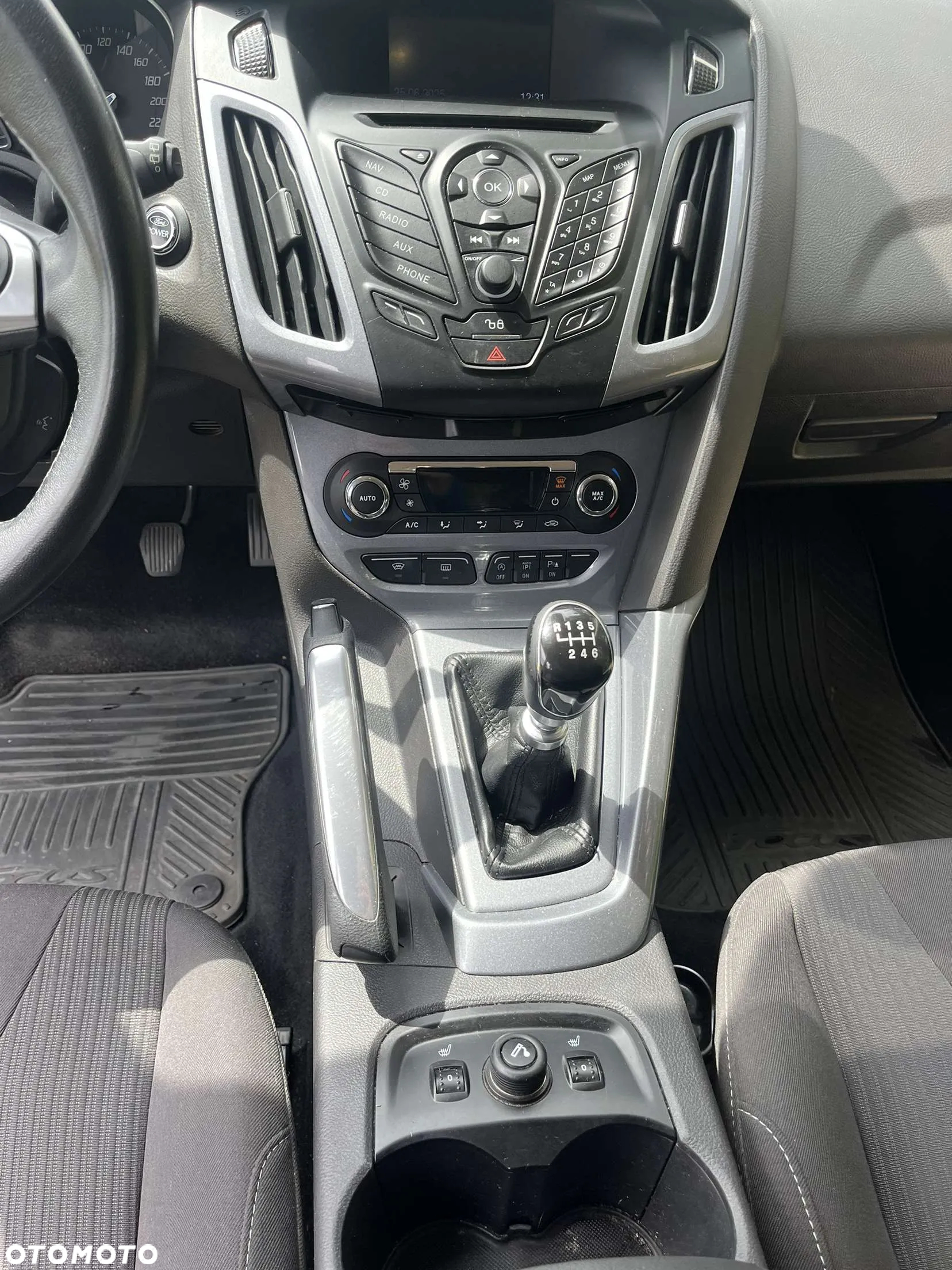 Ford Focus 1.6 EcoBoost Titanium - 11