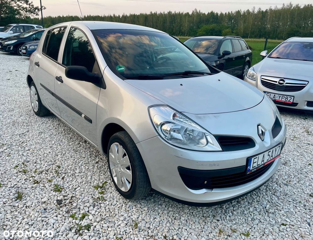 Renault Clio 1.2 16V Authentique - 4
