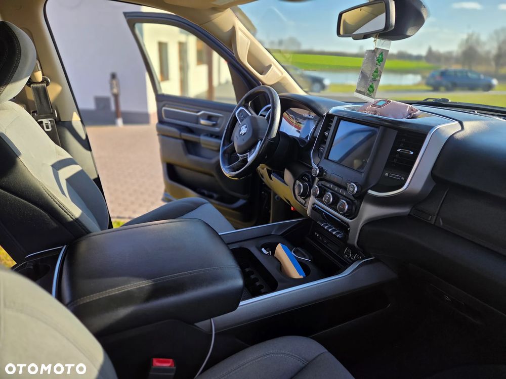 RAM 1500 5.7 Crew Cab Shortbed Bighorn Black - 14