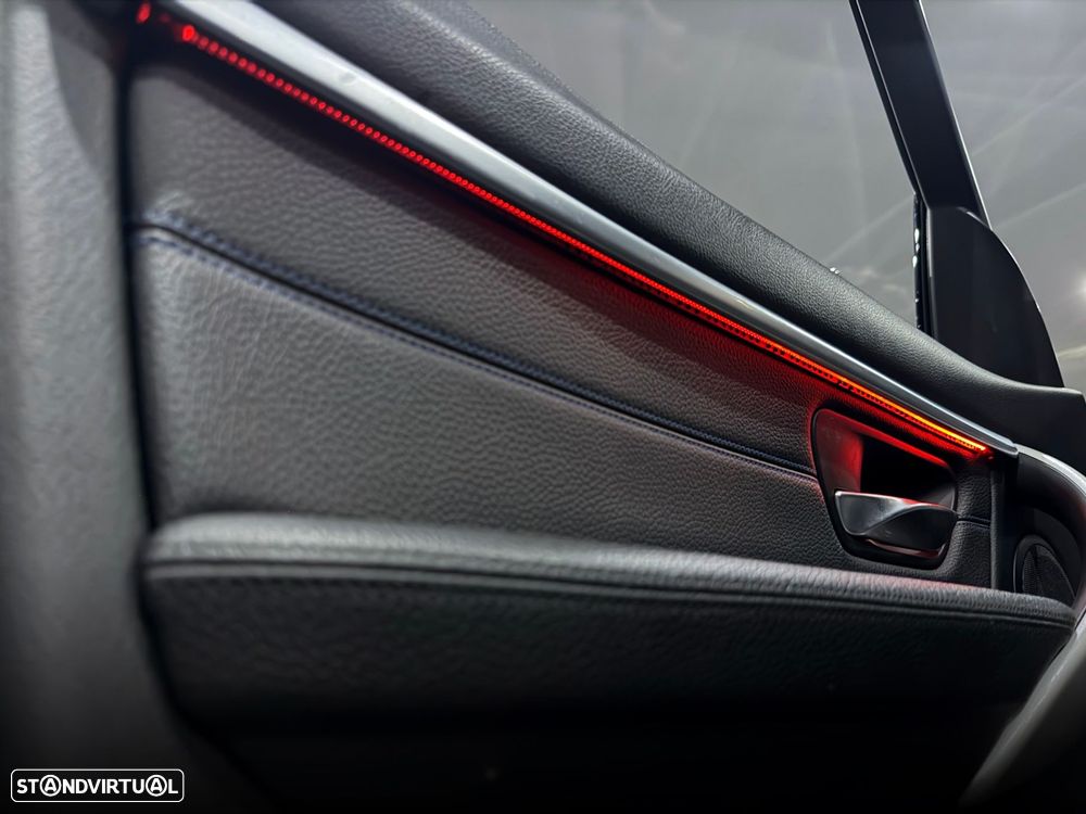 BMW 330 e iPerformance Pack M - 32