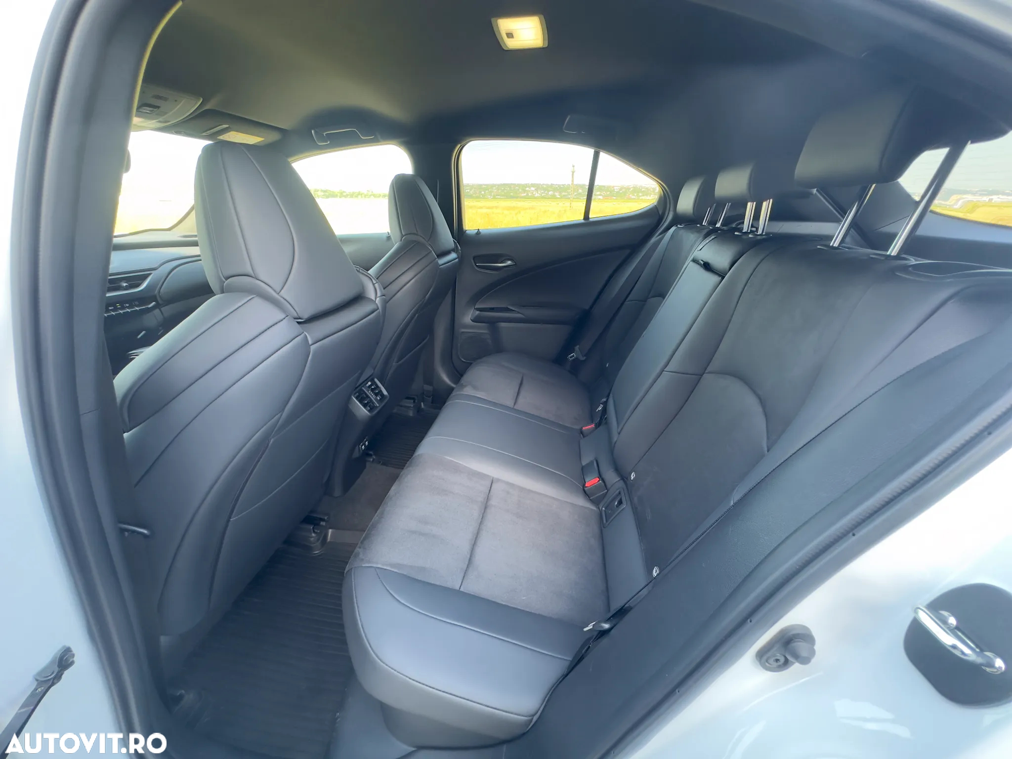 Lexus UX 250h F SPORT - 16