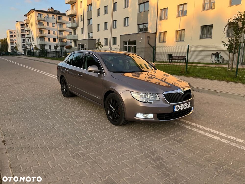 Skoda Superb 2.0 TDI 4x4 DSG Exclusive - 2