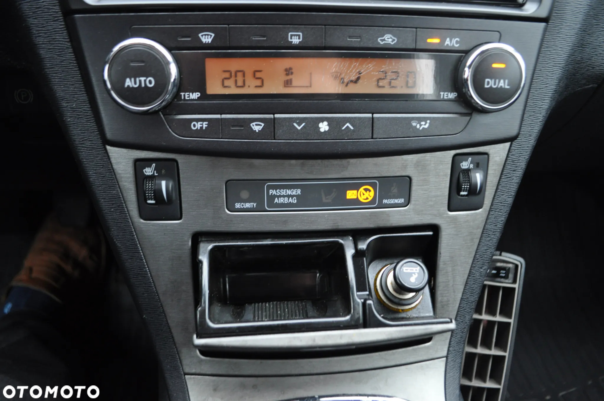 Toyota Avensis 1.8 Active - 30