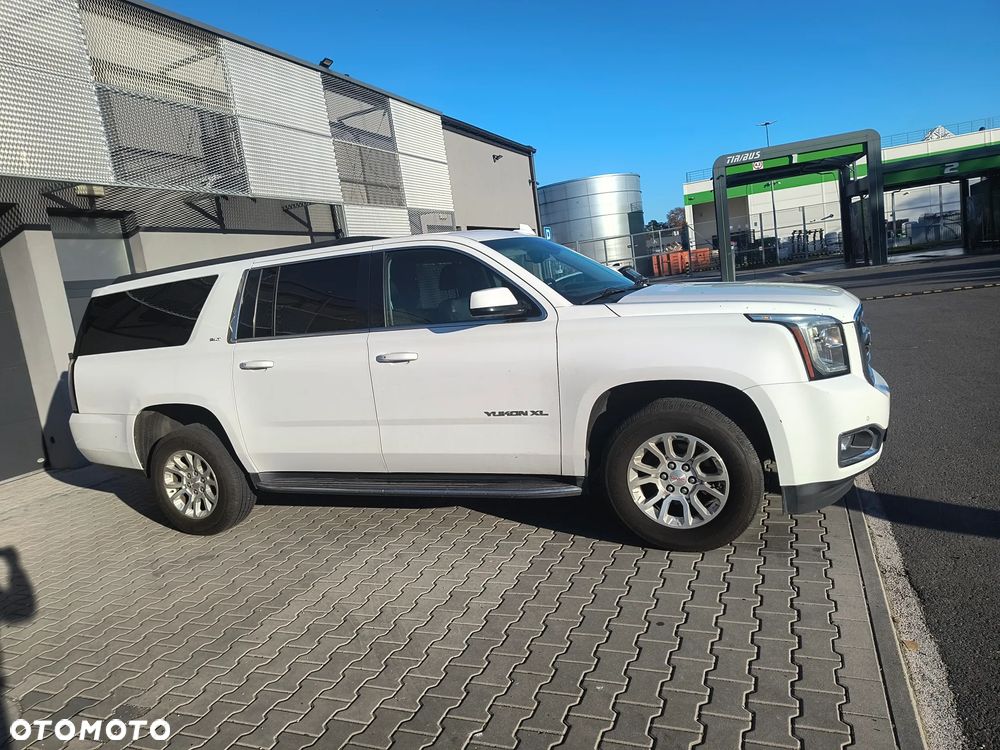 GMC Yukon 2019 photo 2