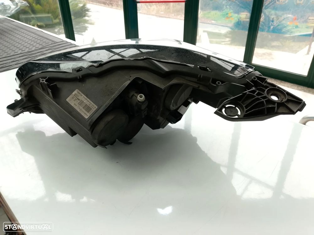 FAROL DIREITO PEUGEOT 208 II / 9823193880 - 2