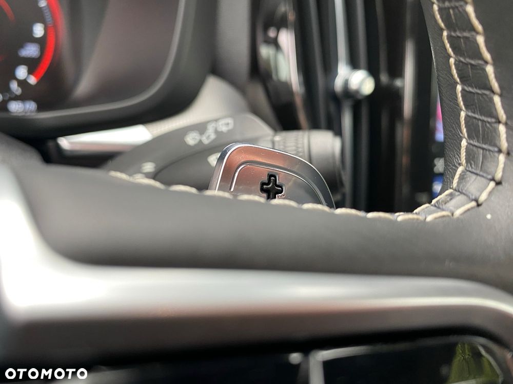 Volvo XC 60 D4 Geartronic RDesign - 26