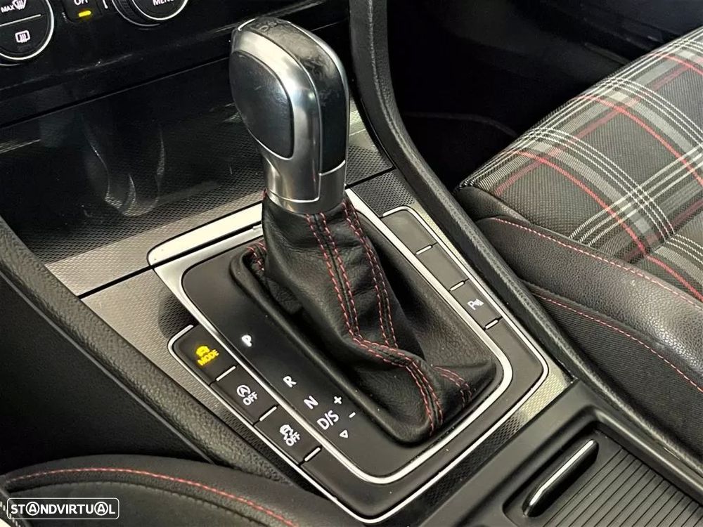 VW Golf 2.0 TSi GTi DSG - 48