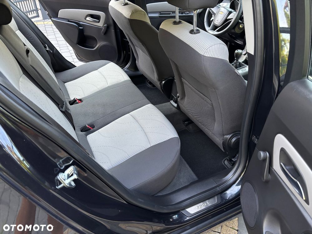 Chevrolet Cruze 1.6 LS - 10