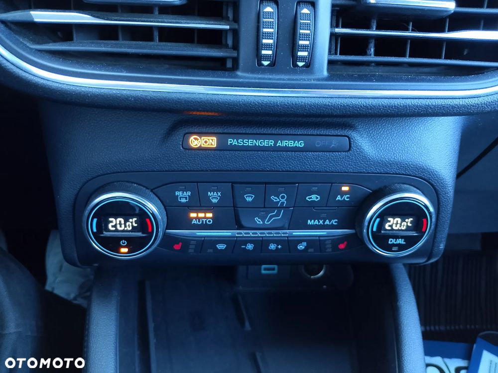 Ford Kuga 2.0 TDCi FWD Titanium - 29