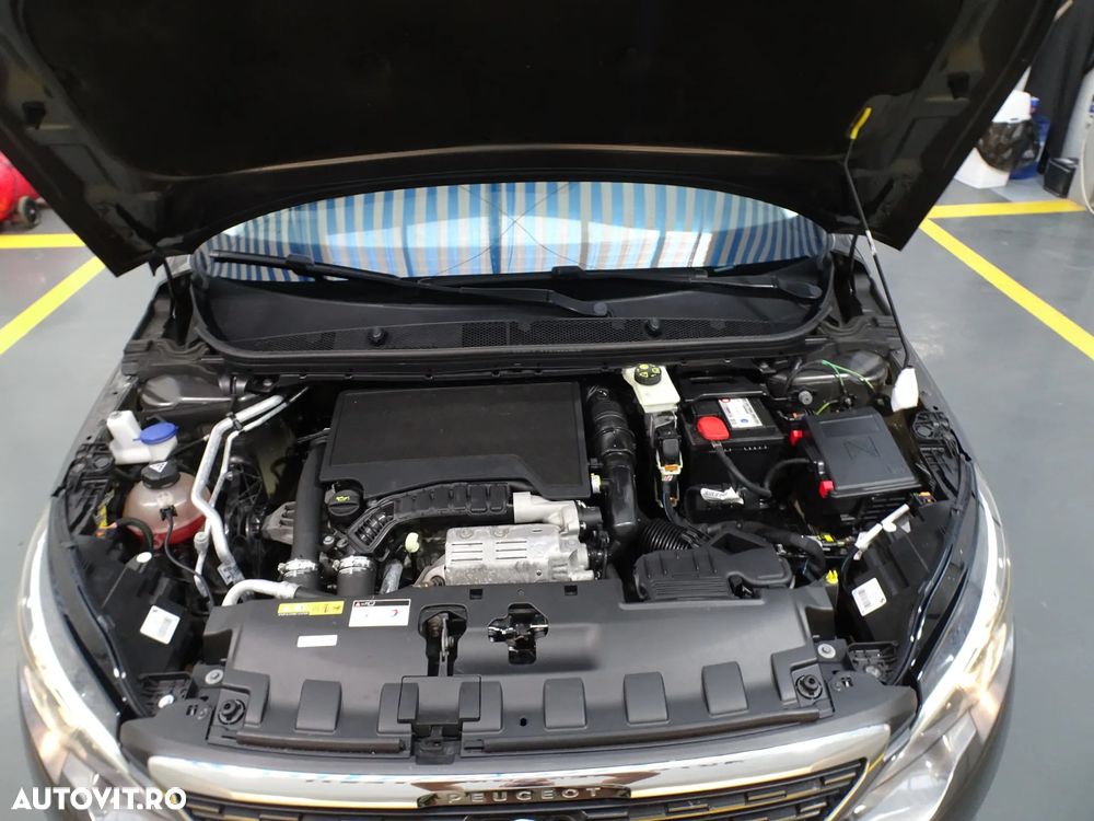Peugeot 308 1.2 L PureTech Turbo S&S Allure Pack - 23
