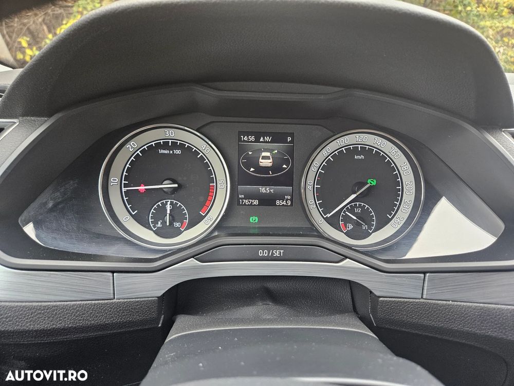 Skoda Superb 2.0 TDI DSG Ambition - 7