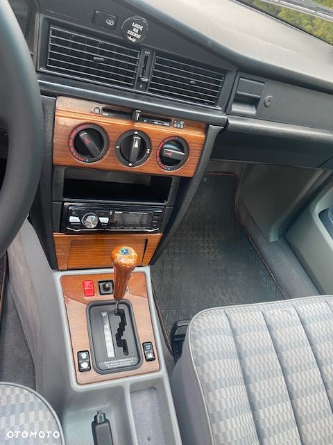 Mercedes-Benz W201 (190) - 10