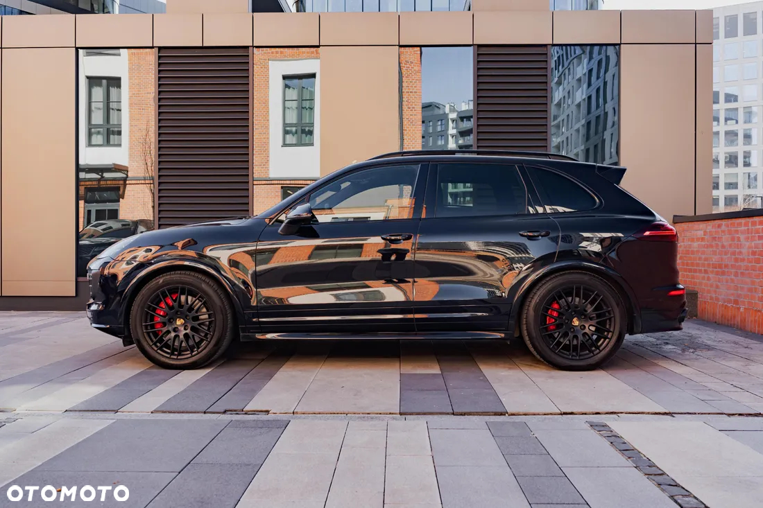 Porsche Cayenne GTS - 18
