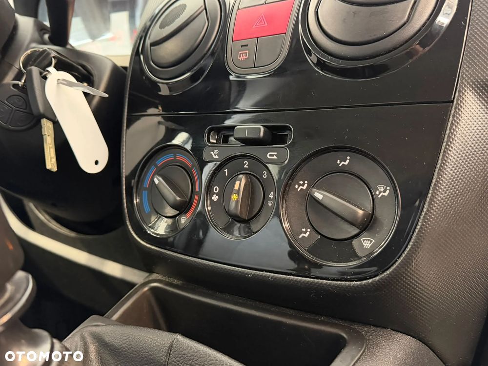 Fiat Qubo 1.4 8V Lounge - 22