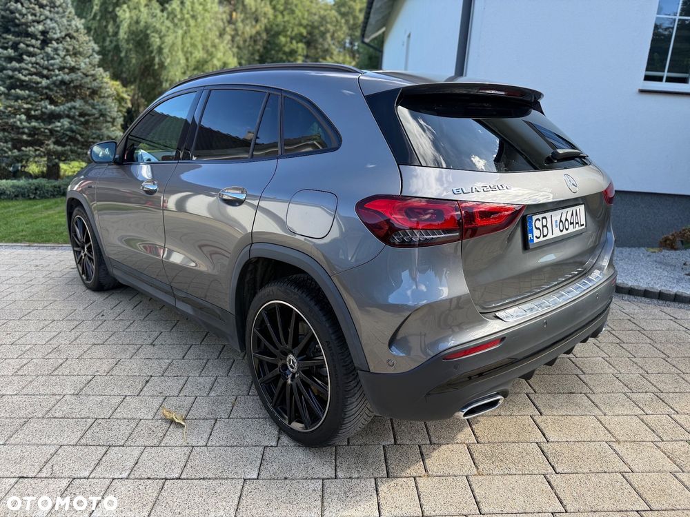 Mercedes-Benz GLA - 7