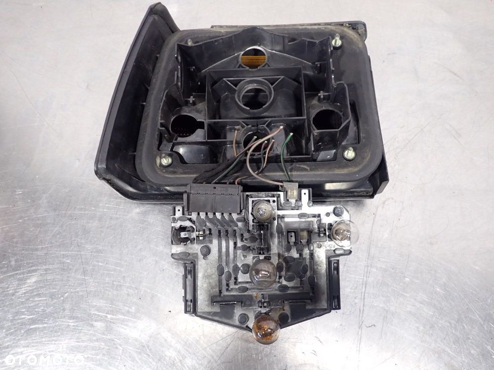LAMPA PRAWA TYLNA VOLKSWAGEN JETTA II LIFT - 10