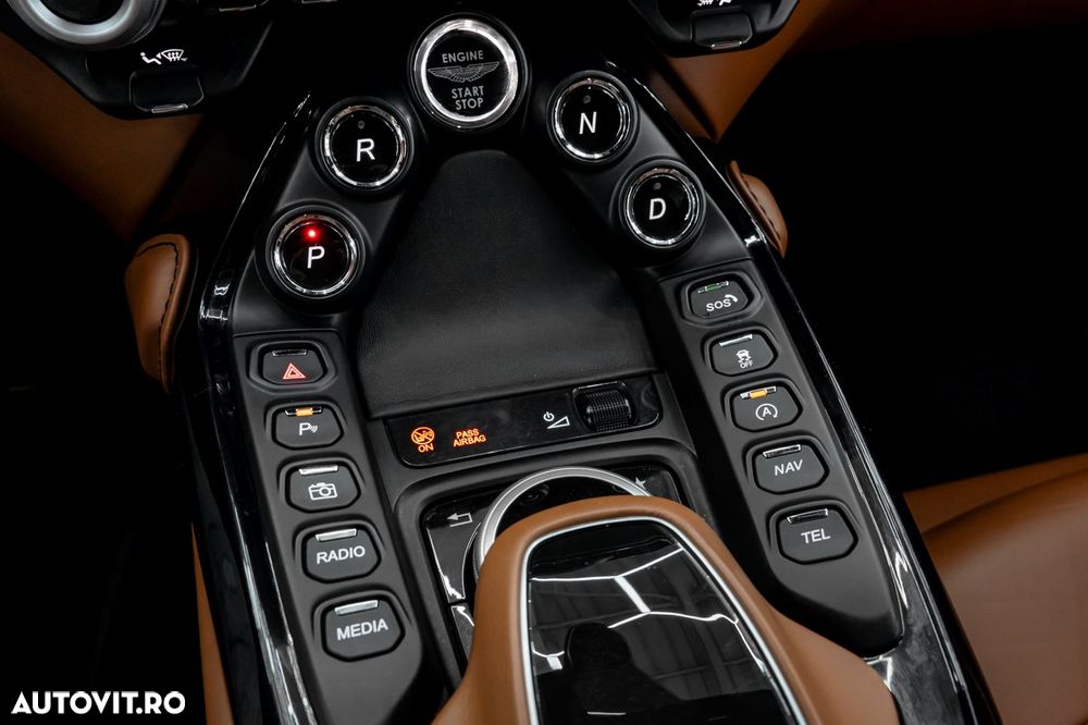 Aston Martin V8 Vantage Standard - 34