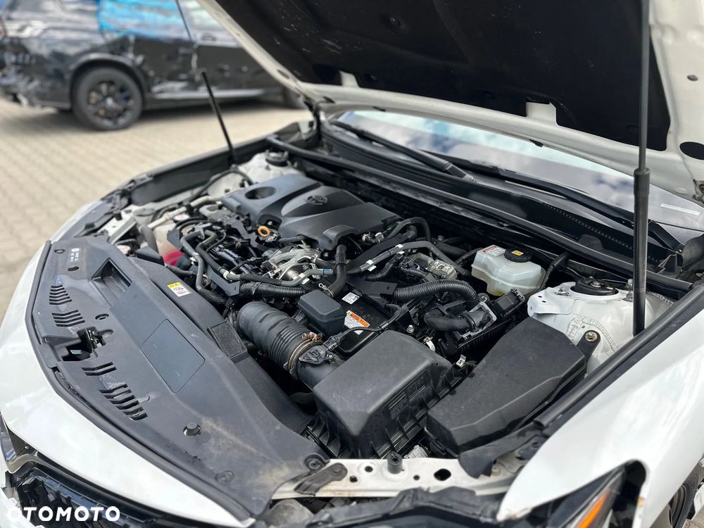 Toyota Camry - 17